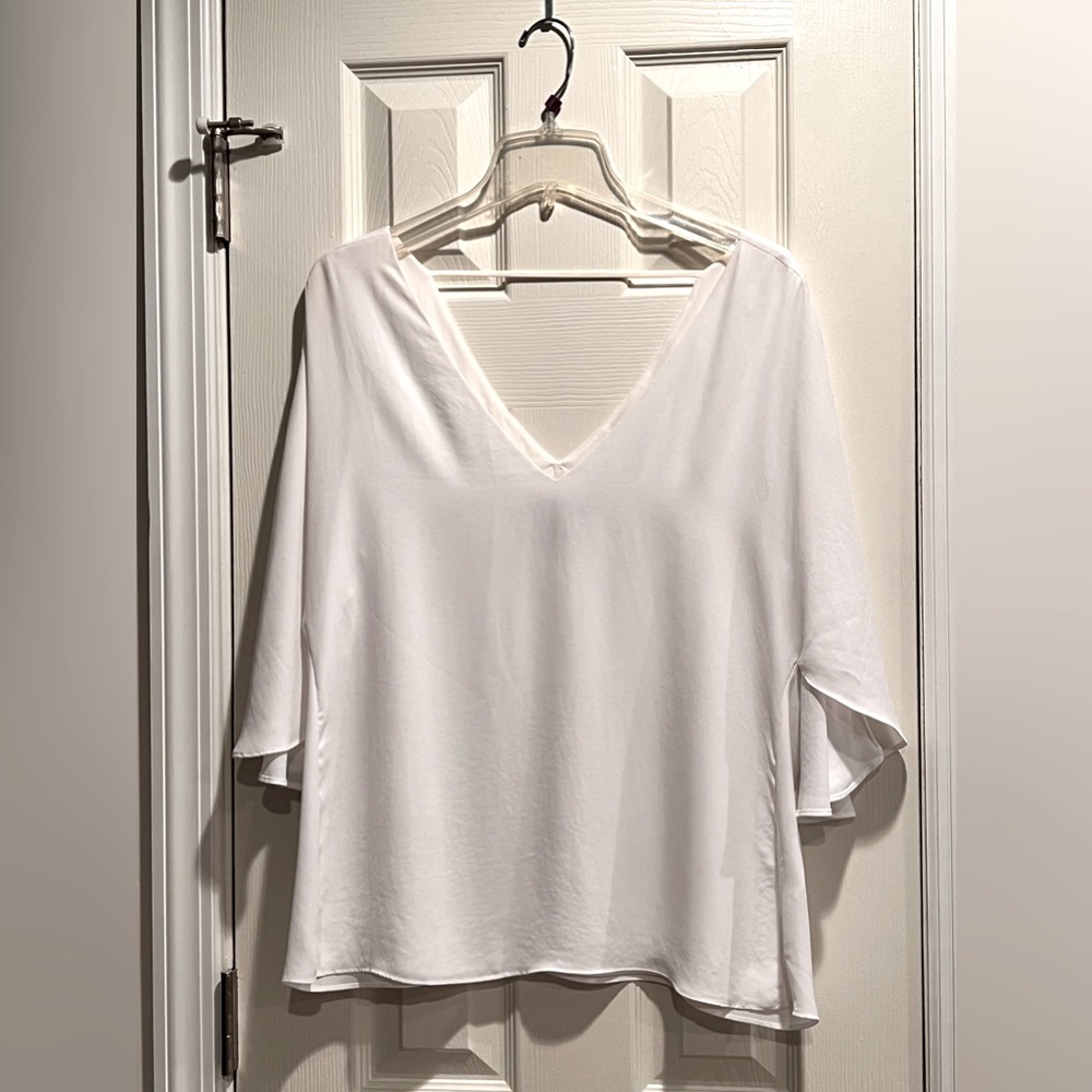 White House Black Market v-neck Blouse in White - Size Large